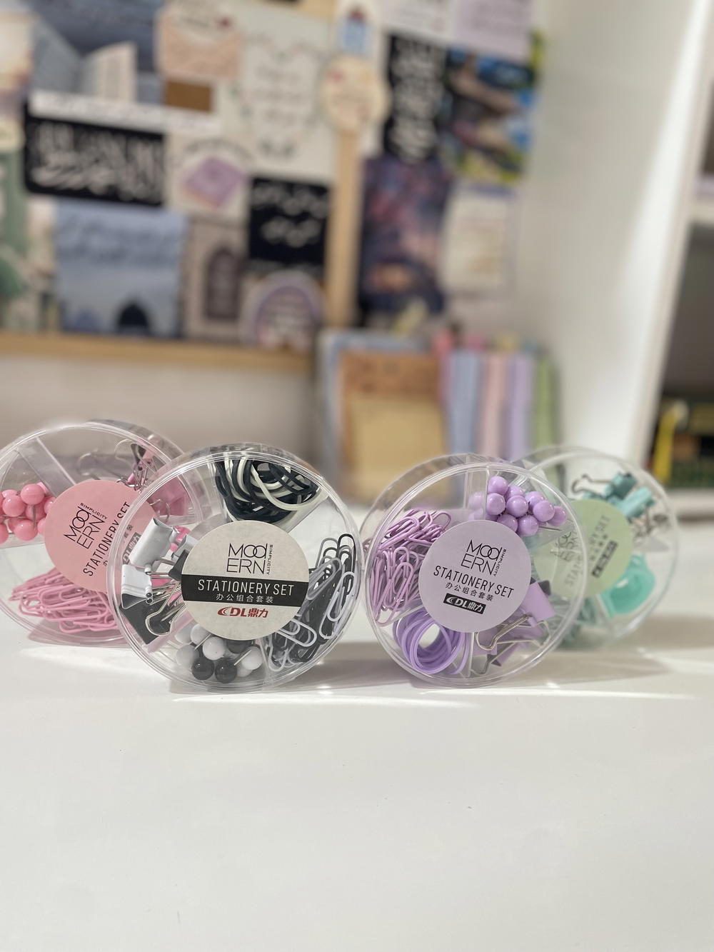 علبة مستلزمات مكتب مشبك ورق ودبابيس مكتب Preview Image