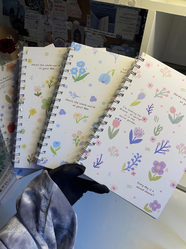 دفتر A5هارد كڤر  مستورد ورق كريمي120صفحة60ورقة Image 2 Preview