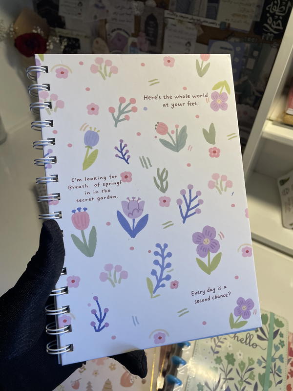 دفتر A5هارد كڤر  مستورد ورق كريمي120صفحة60ورقة Image 4 Preview