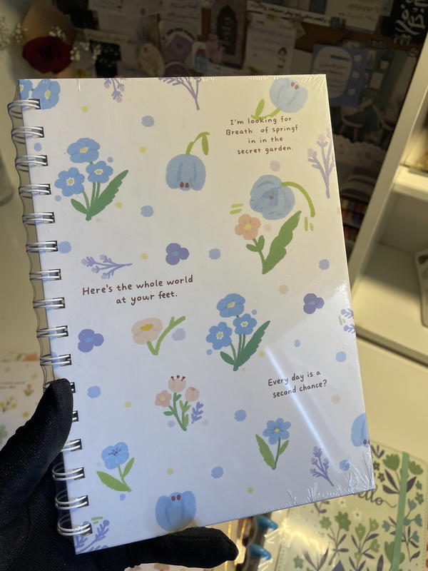 دفتر A5هارد كڤر  مستورد ورق كريمي120صفحة60ورقة Image 5 Preview