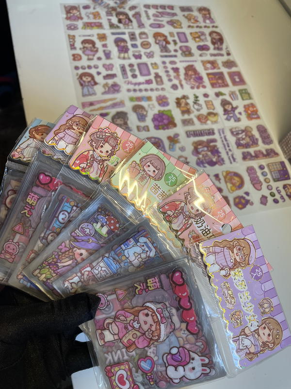 مجموعة ستيكرز مفرغة💗🫰🏻فيها 25شيت Image 1 Preview