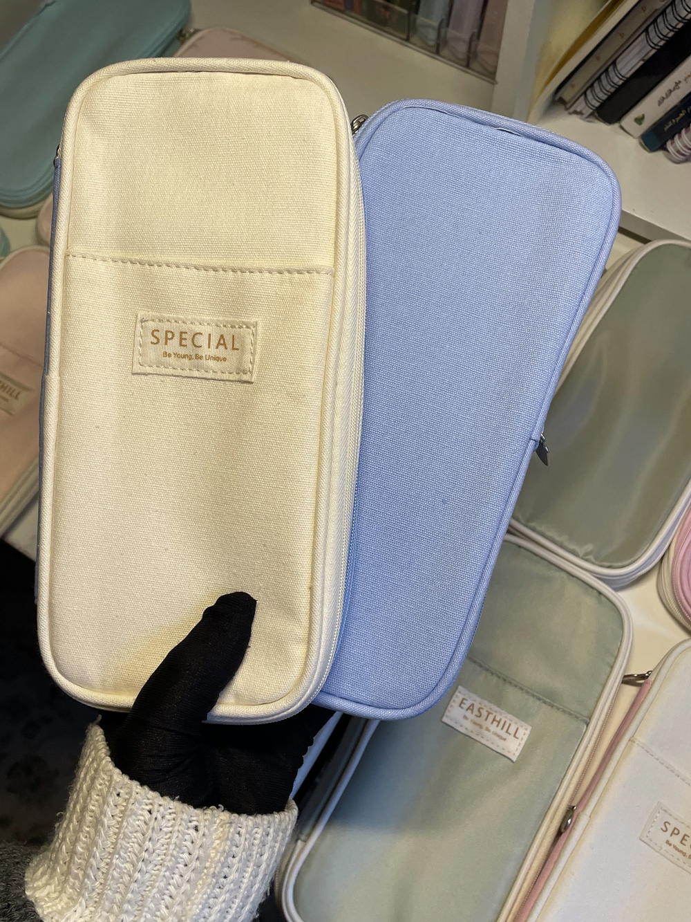 مقلمة SPECIAL لون سماوي في بيج🩵🫶🏻 Preview Image