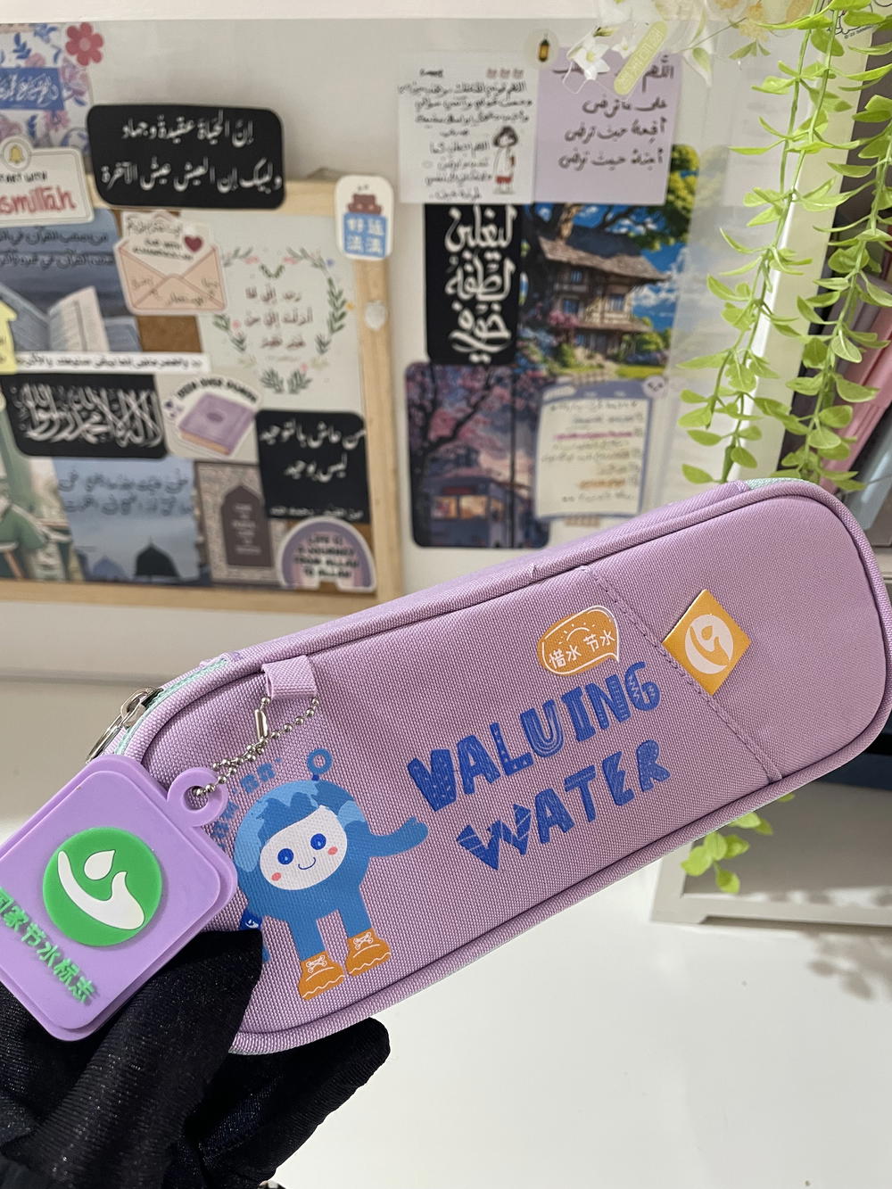 مقلمة 💛🧸بميدالية Preview Image