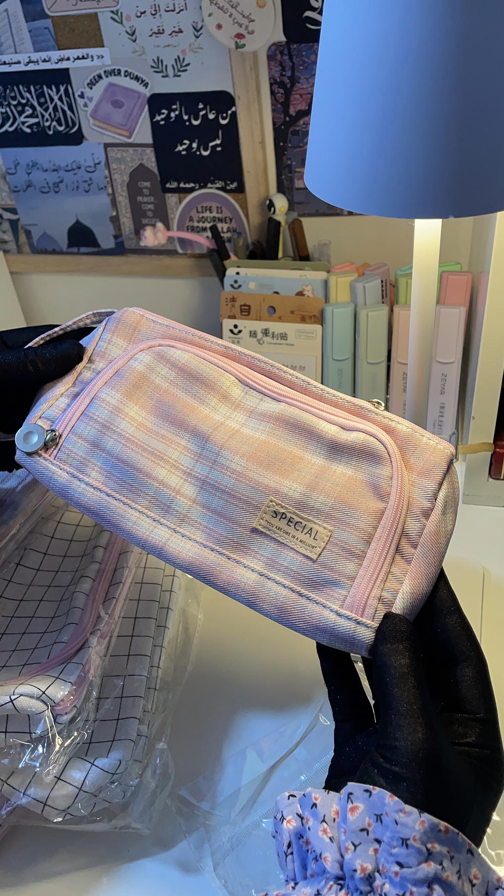Special مقلمة  كاروهات 🤍🩷🧸 Preview Image