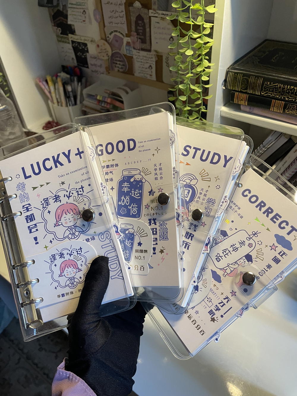 نوت بوك بايندرBinder 🧸حلقات لإعادة استخدامهاورق كريمي،بميدالية  (بعلبة ڤاكيوم)للحماية Preview Image