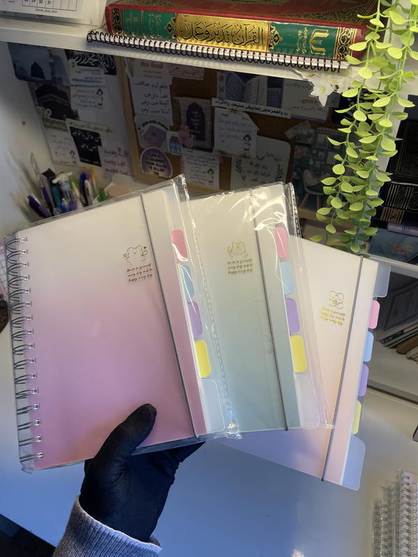 نوت بوكA5 سلك فخمة💕🤌🏻استيراد ورق كريمي متقسمة 248صفحه124ورقة Image 1 Preview
