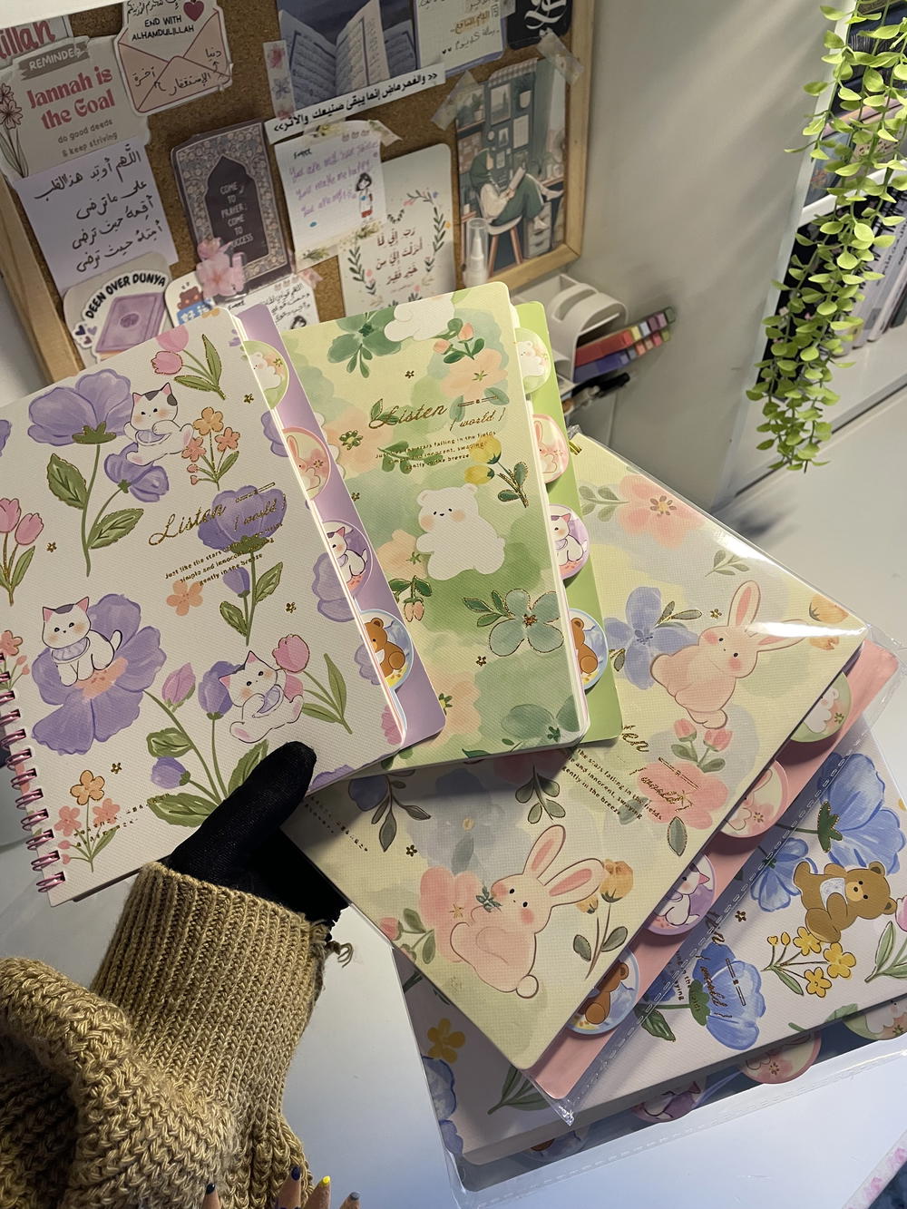 نوت بوكA5💕بثيم🐇🧸🐱 ورق كريمي160 متقسمة بفواصل صفحة80 ورقة💕 Preview Image