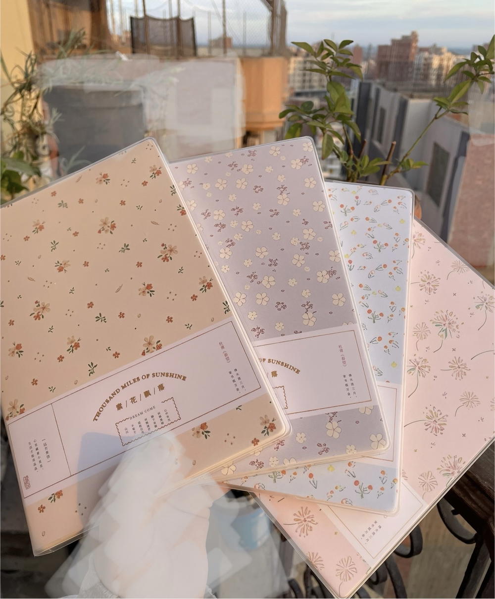 نوت بوك💕 A5مستوردة ورق كريمي  بثيم الزهور 🌸🌻🪷240 صفحه 120 ورقه🪻 Preview Image