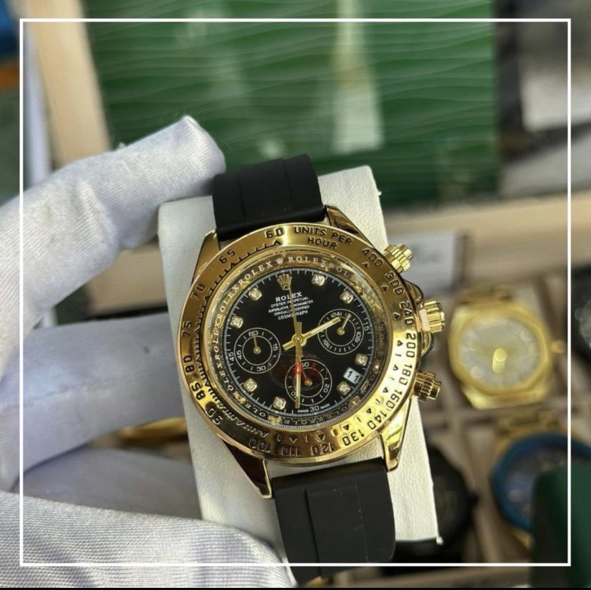 ROLEX DAYTONA GOLD WITH BLACK RUBBER Preview Image