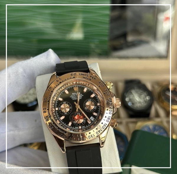 ROLEX DAYTONA WITH BLACK RUBBER Image 1 Preview