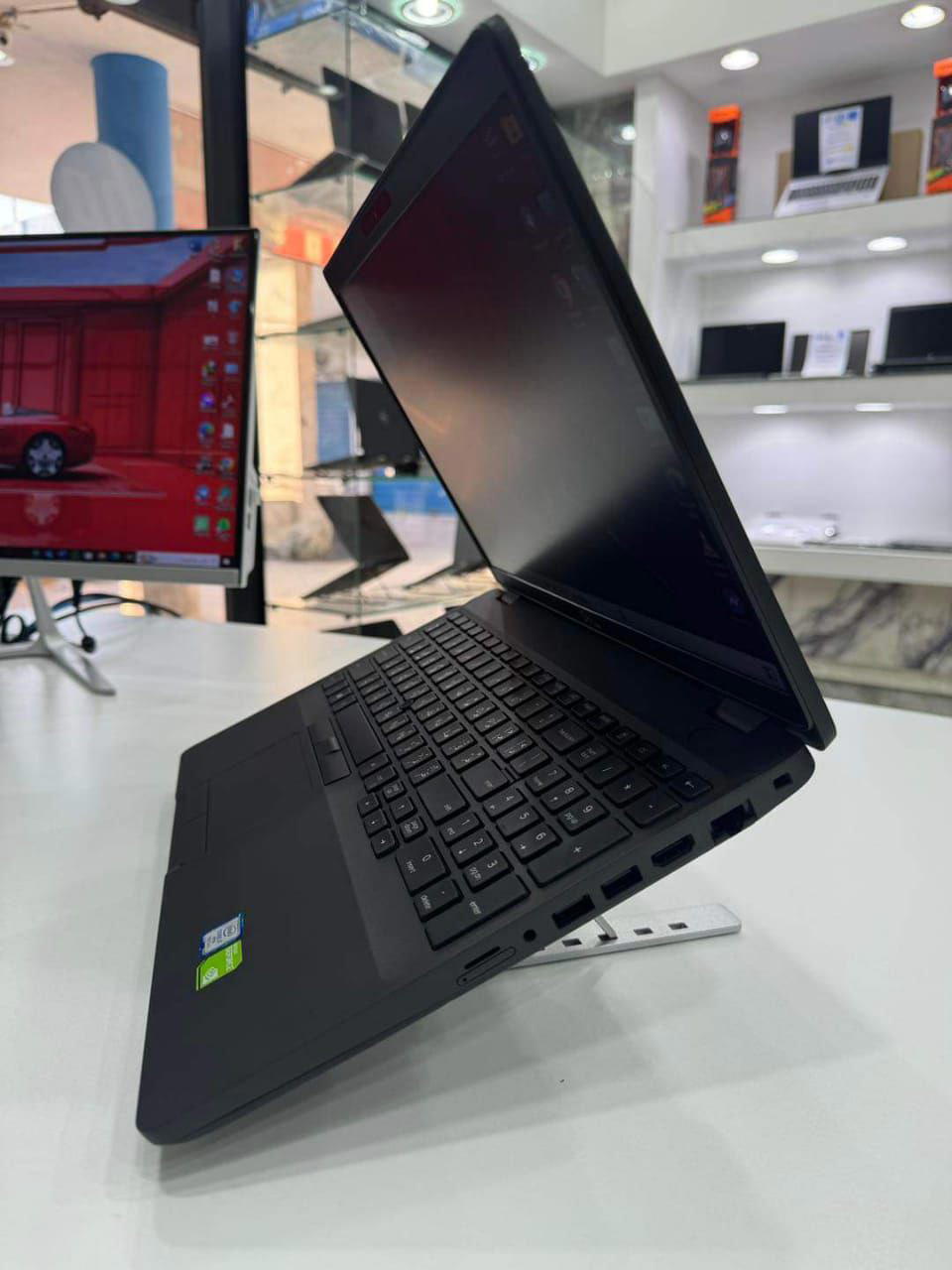 Dell precision 3541 Preview Image