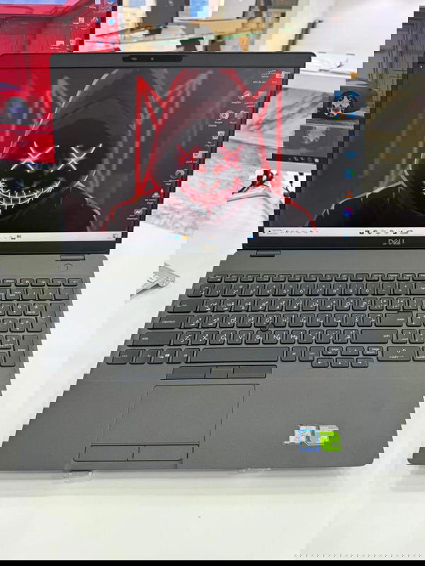 Dell precision 3541 Image 3 Preview