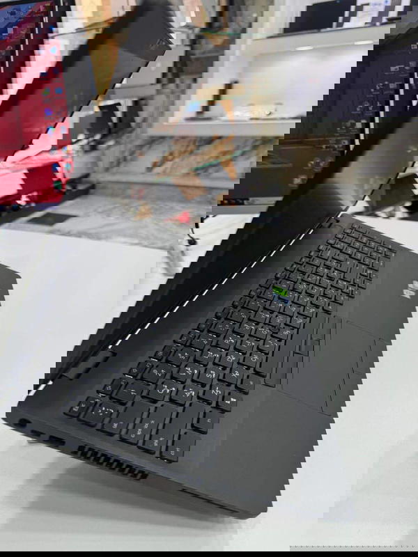Dell precision 3541 Image 4 Preview