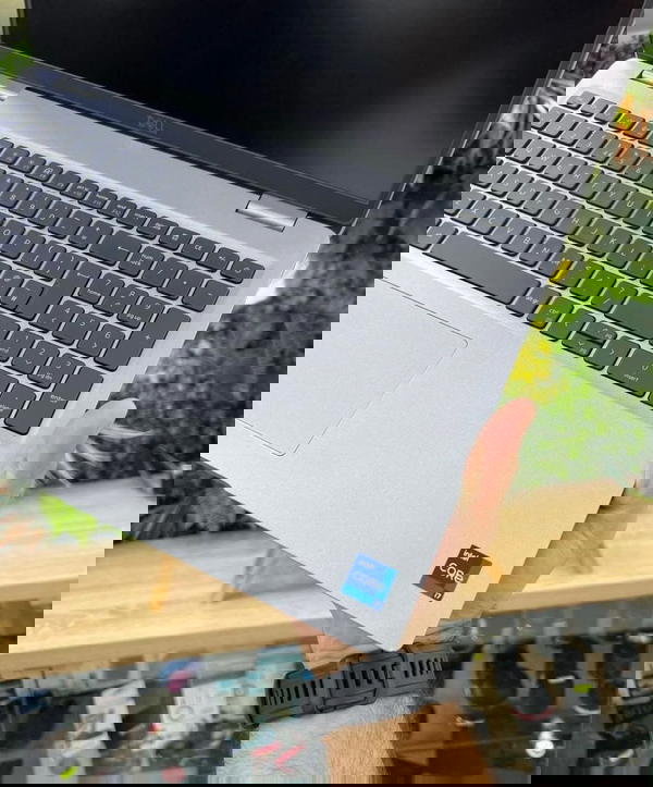 Dell precision 3561 Image 1 Preview