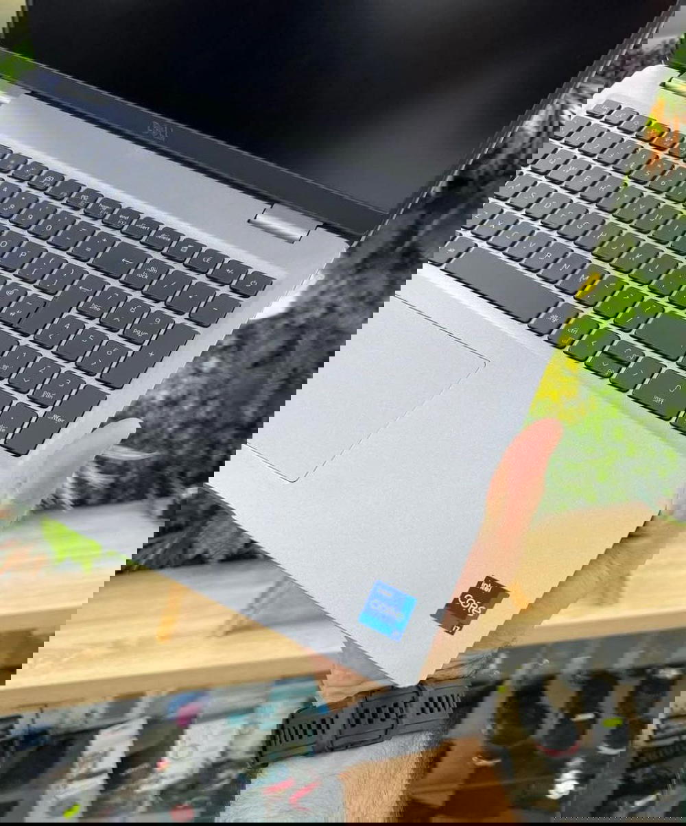 Dell precision 3561 Preview Image