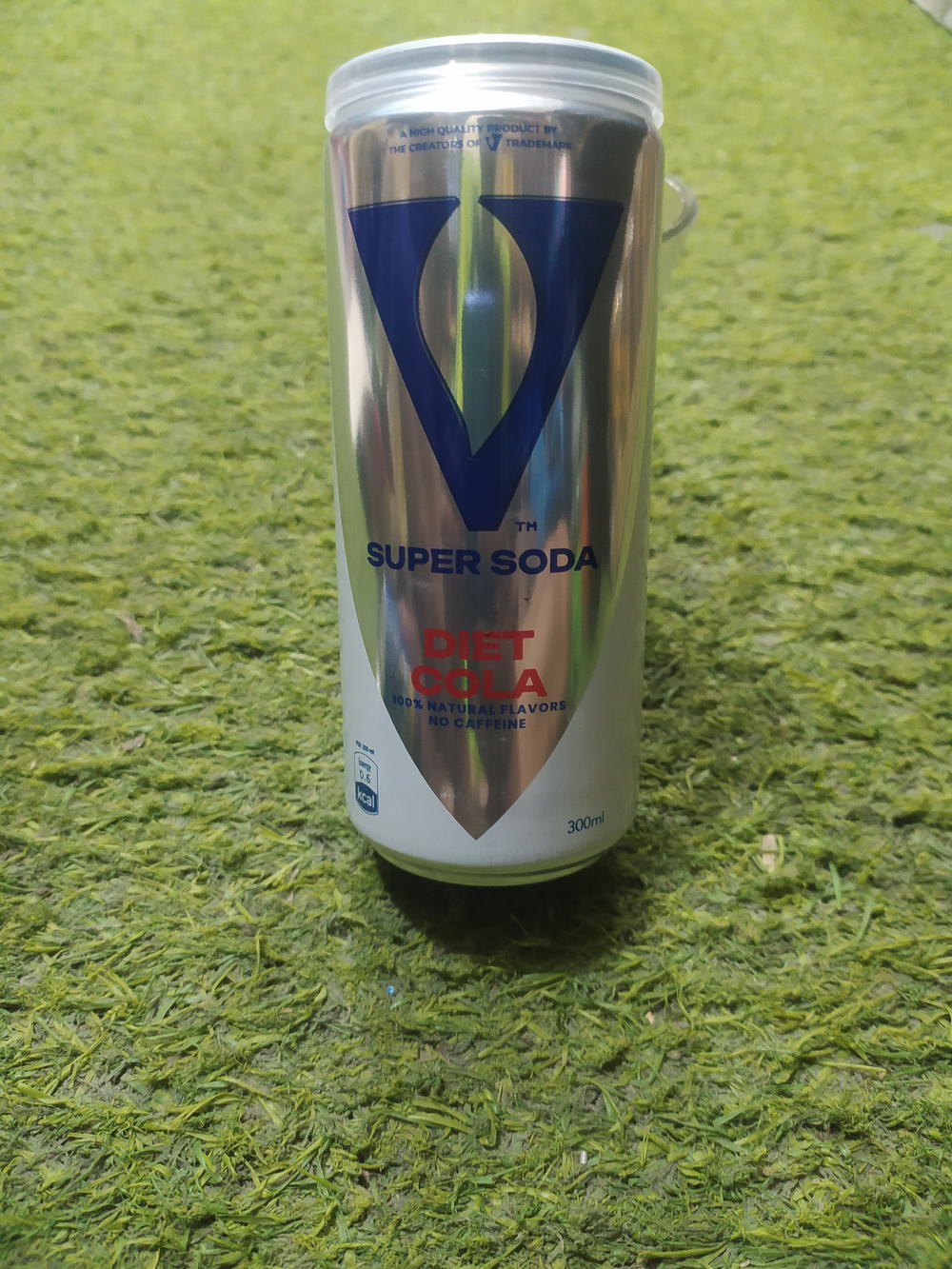 V7 كولا دايت 300مل Preview Image