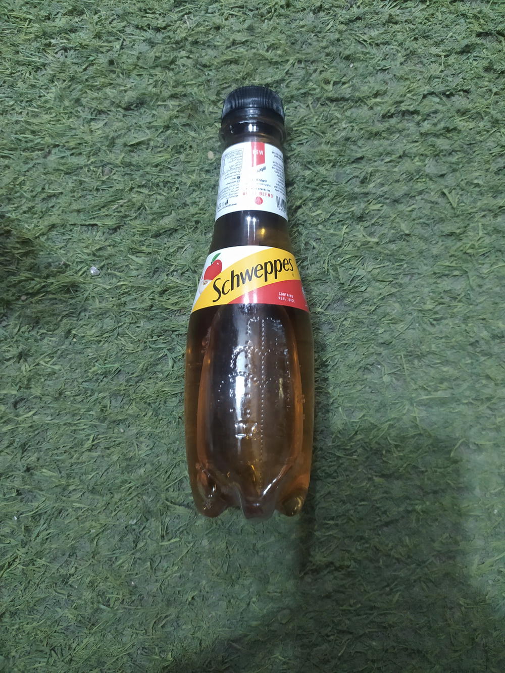 شويبس تفاح احمر ٢٥٠مل Preview Image