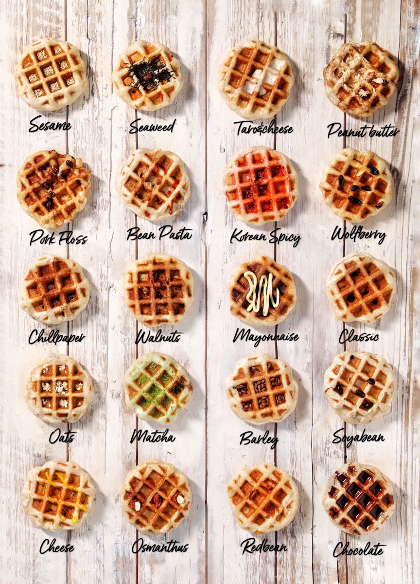 Large waffle with strawberry sauce. وافل كبير بصوص فراوله Preview Image
