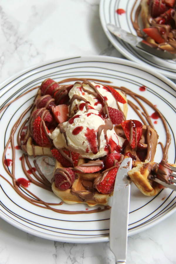 Add a scoop of ice cream.    إضافة بولة آيس كريم  Image 3 Preview