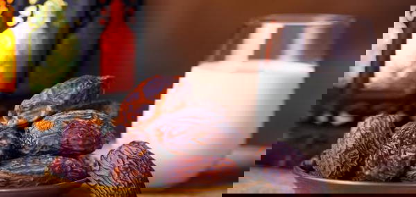 Date juice with milk.     عصير بلح بالحليب Image 2 Preview