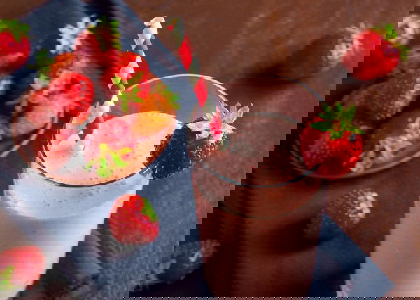 Strawberry yogurt blender. زبادى خلاط بالفراوله Image 3 Preview
