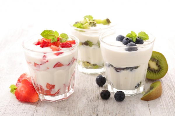 Blended yogurt with different fresh fruit pieces زبادى خلاط بقطع الفواكه الفريش المختلفه Image 2 Preview