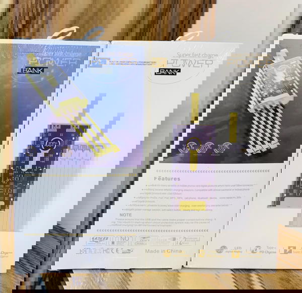 باور بانك اصلي شفاف مع كيبلات مدمجه 20,0000 ملي امبير Image 2 Preview