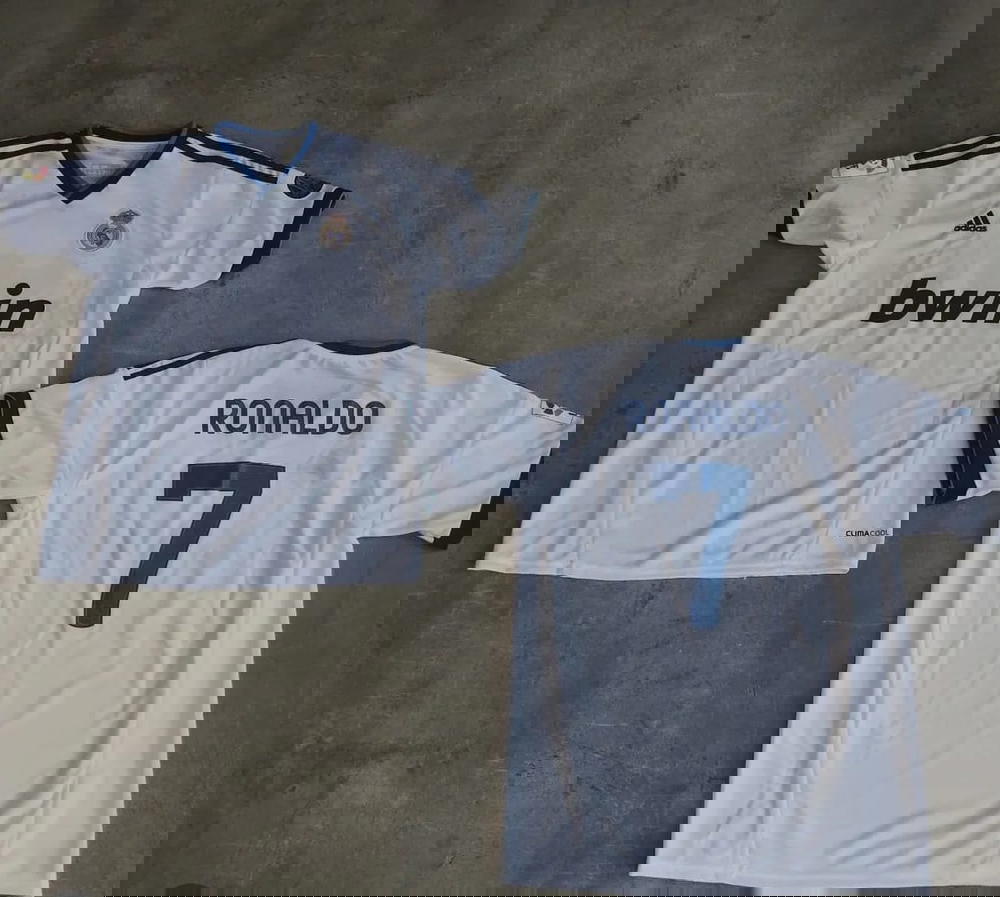 تشيرت كرستيانو رونالدو مع ريال مدريد كلاسيك 🔥 Preview Image