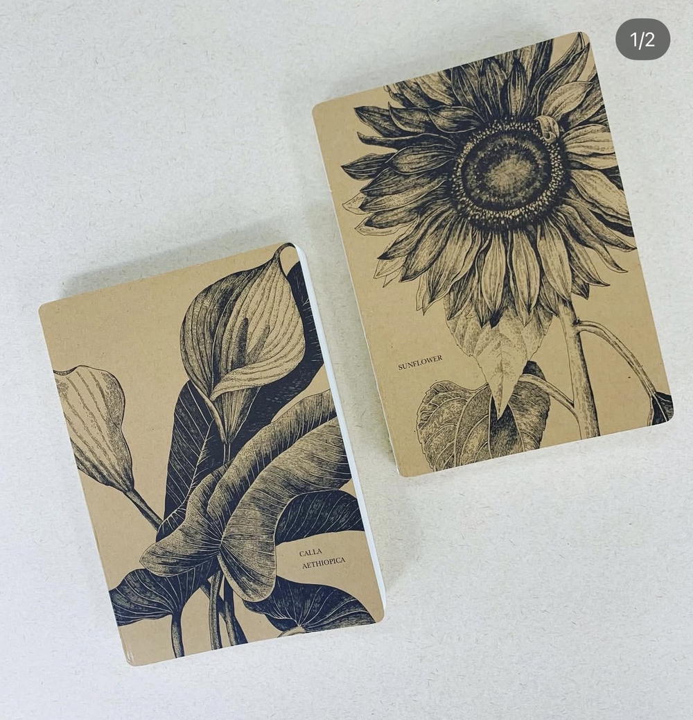 نوت بوك a5 ورق كريمي ٢٠٠ جم دوار الشمس  Preview Image