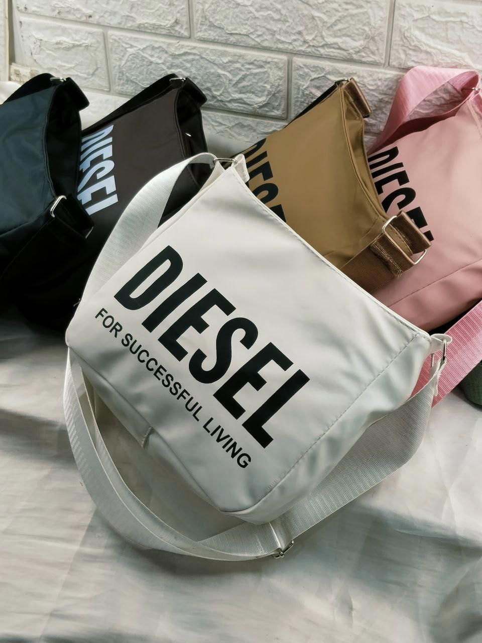 كروس بناتي DIESEL ابيض مقاس 15×18 Preview Image