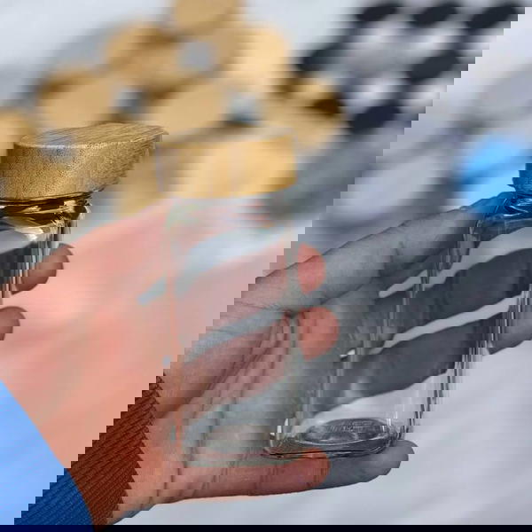 طقم توابل 12 قطعة زجاج بغطاء خشب  Image 3 Preview
