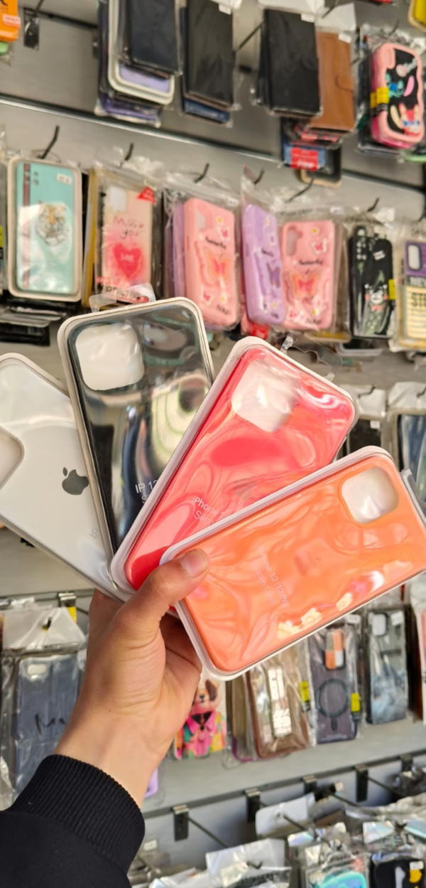 سيلكون iphone اصلى Image 1 Preview