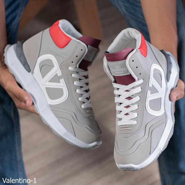 VALENTINO Image 3 Preview