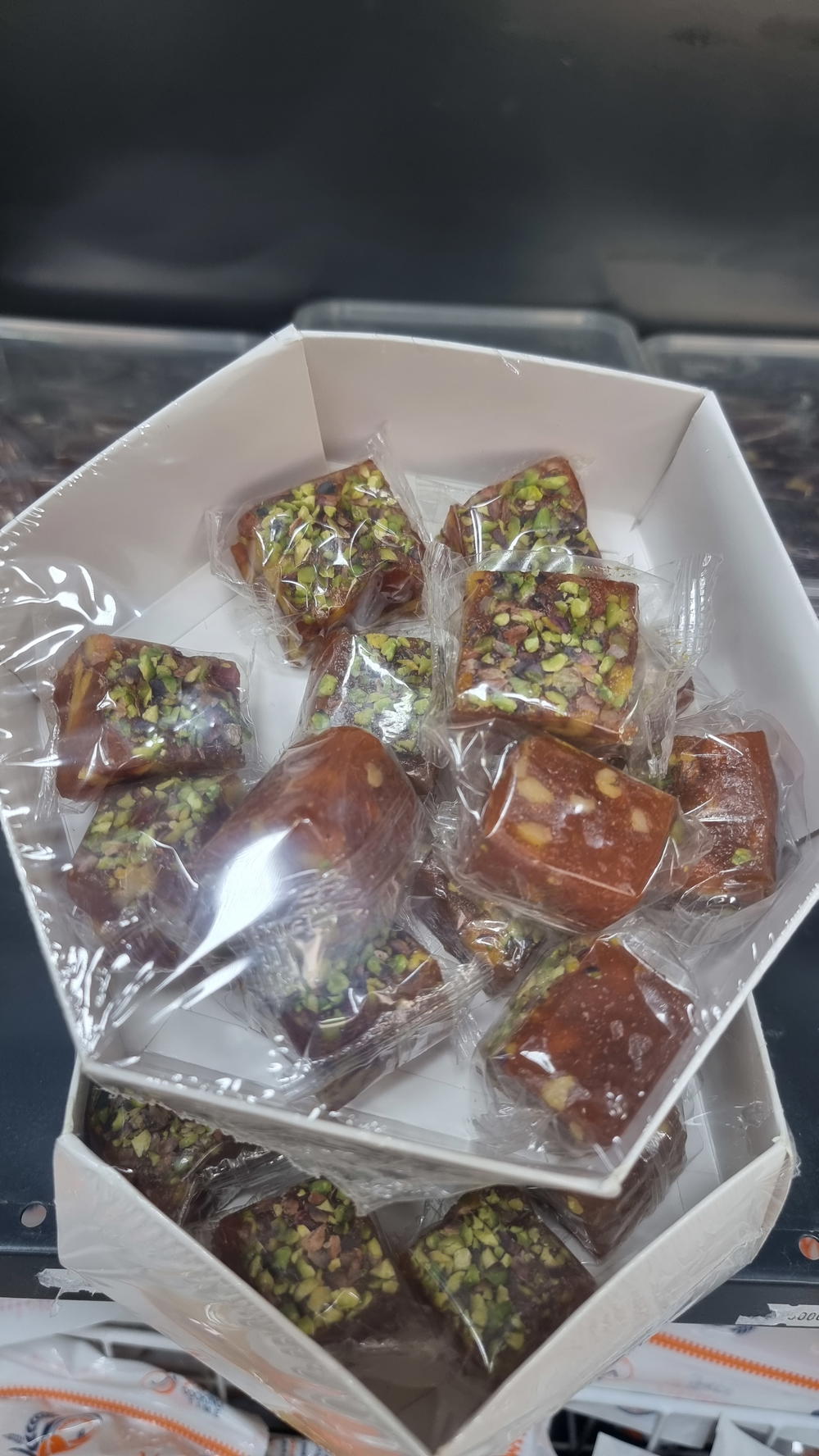 علبة حلقوم جزر بالفستق Preview Image