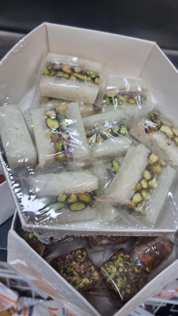 علبة مبروش بالفستق Image 1 Preview