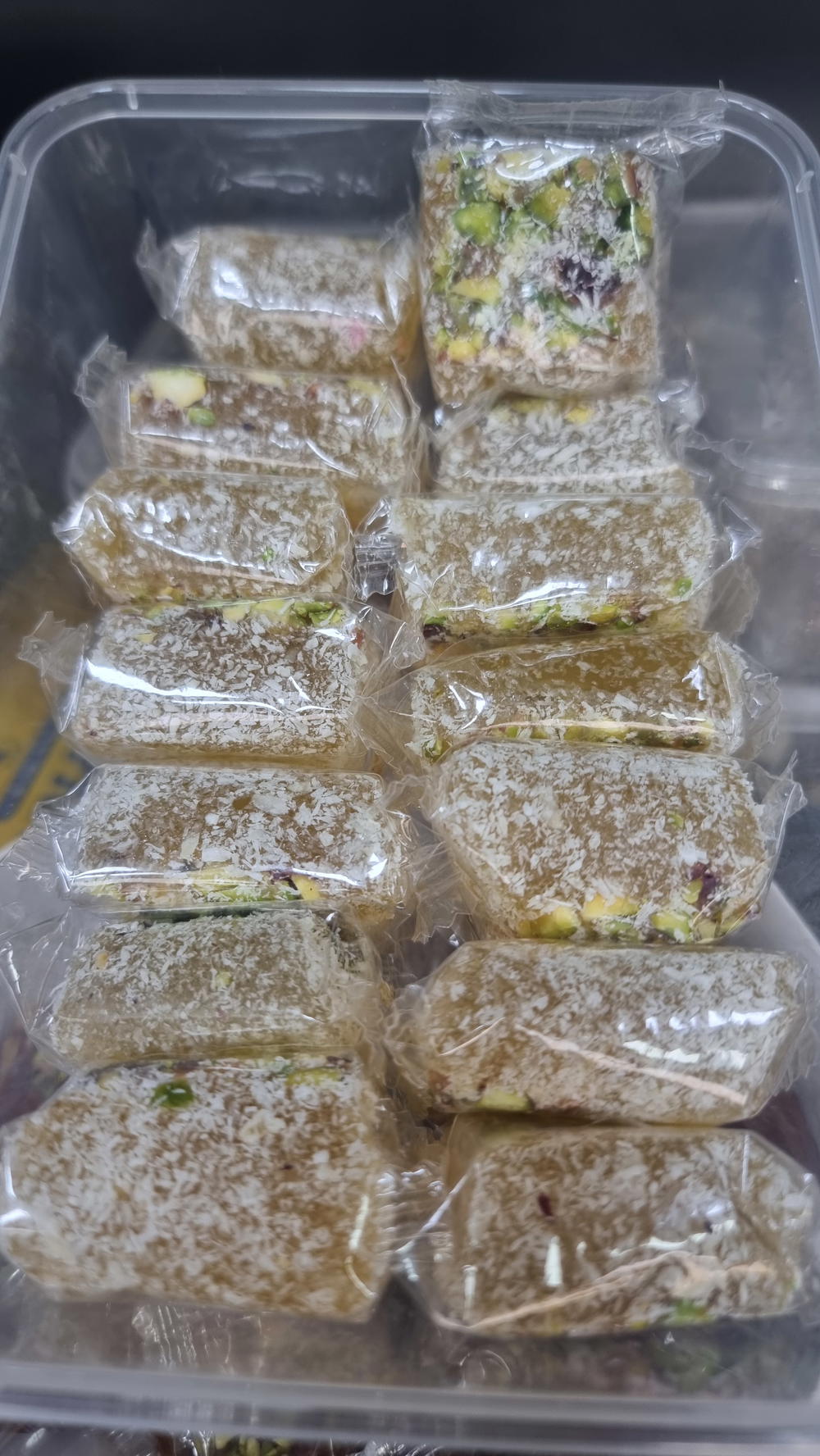 علبة حلقوم بالفستق Preview Image