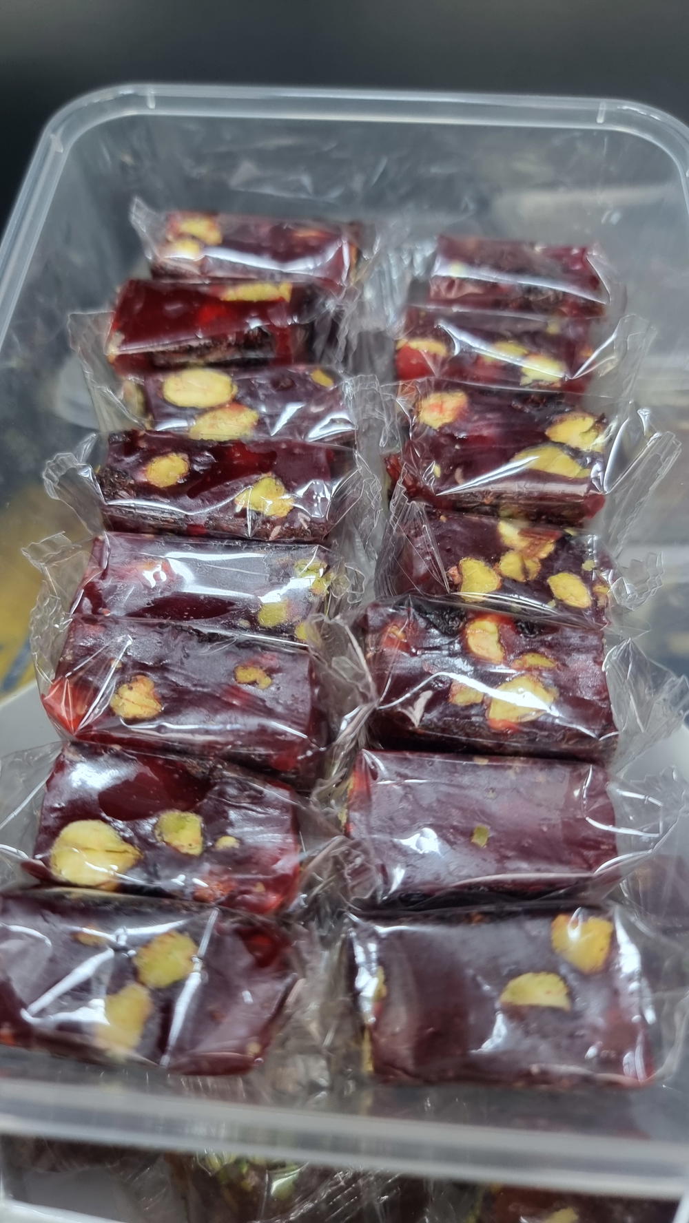 علبة حلقوم بالرمان والفستق Preview Image