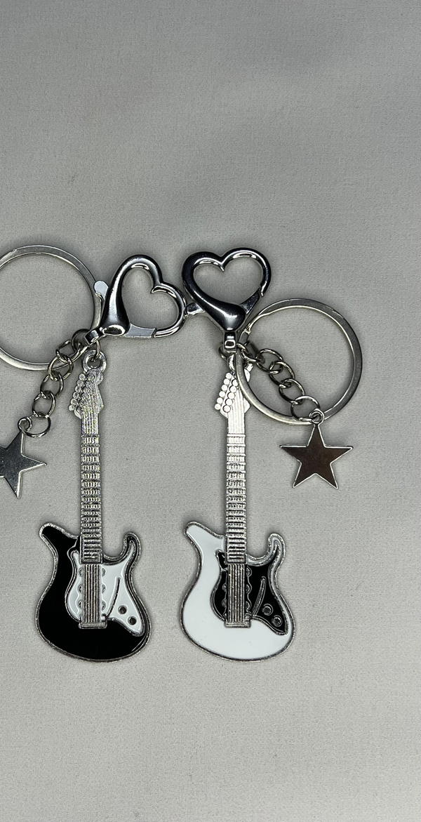 2pcs guitar keychains  Image 4 Preview