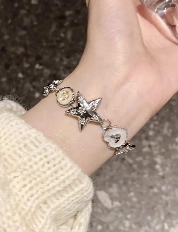 Y2K star heart bracelet  Image 8 Preview