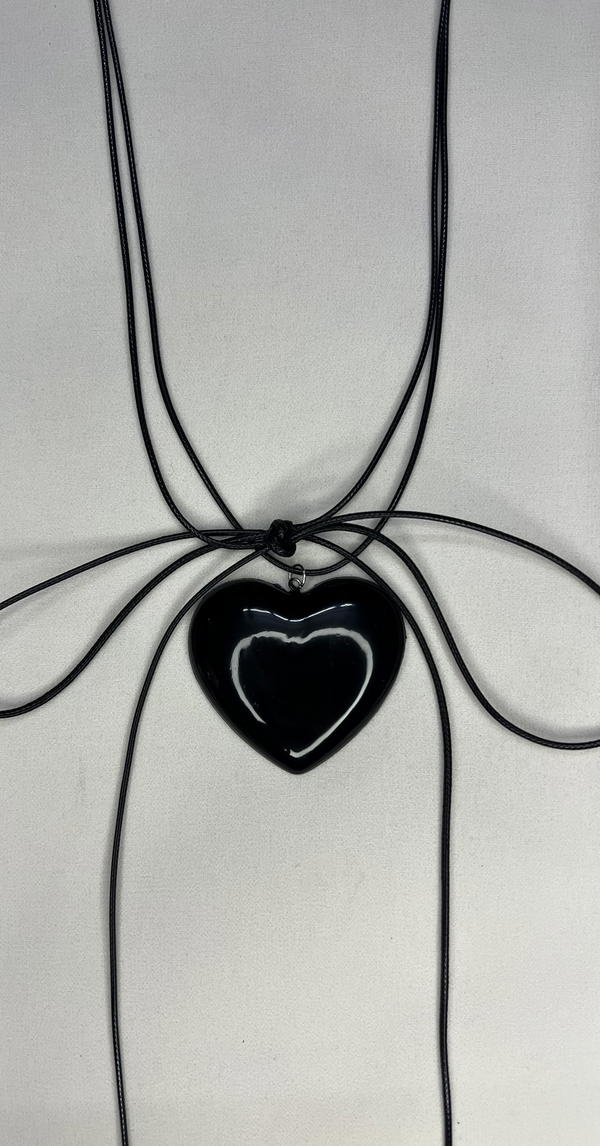 black heart necklace  Image 1 Preview