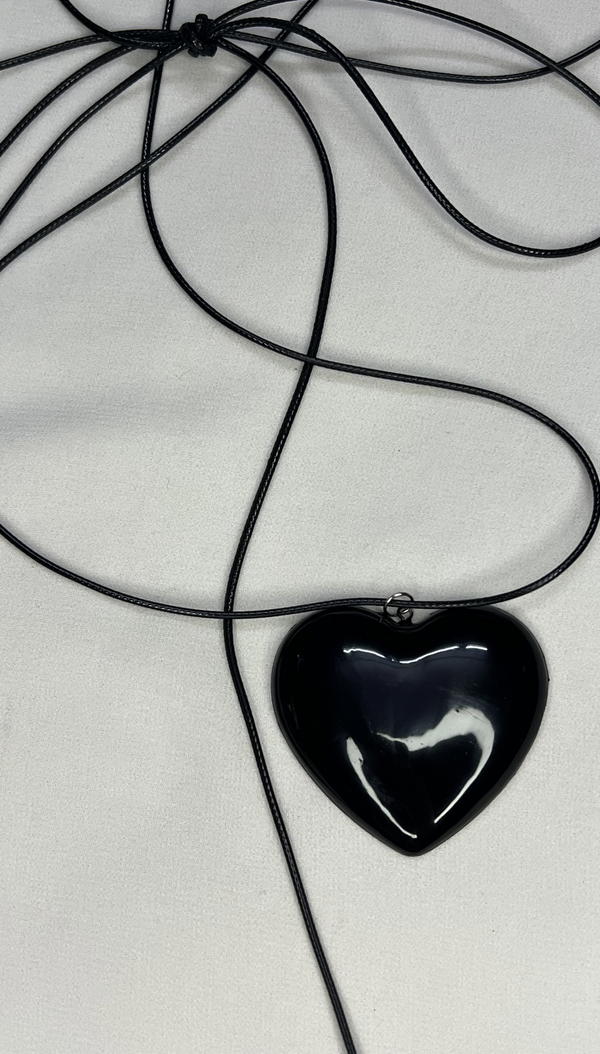 black heart necklace  Image 2 Preview