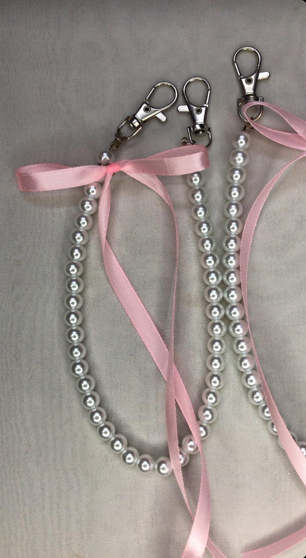 bow&pearl bag charm  Image 4 Preview