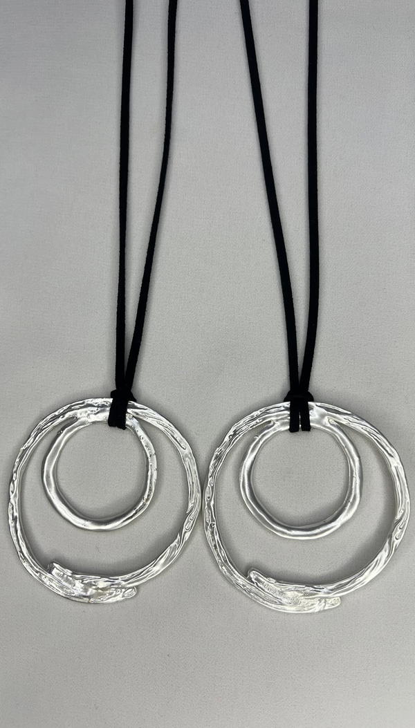 chunky circle necklace  Image 3 Preview