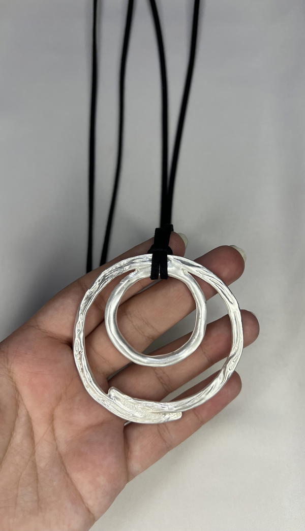 chunky circle necklace  Image 4 Preview