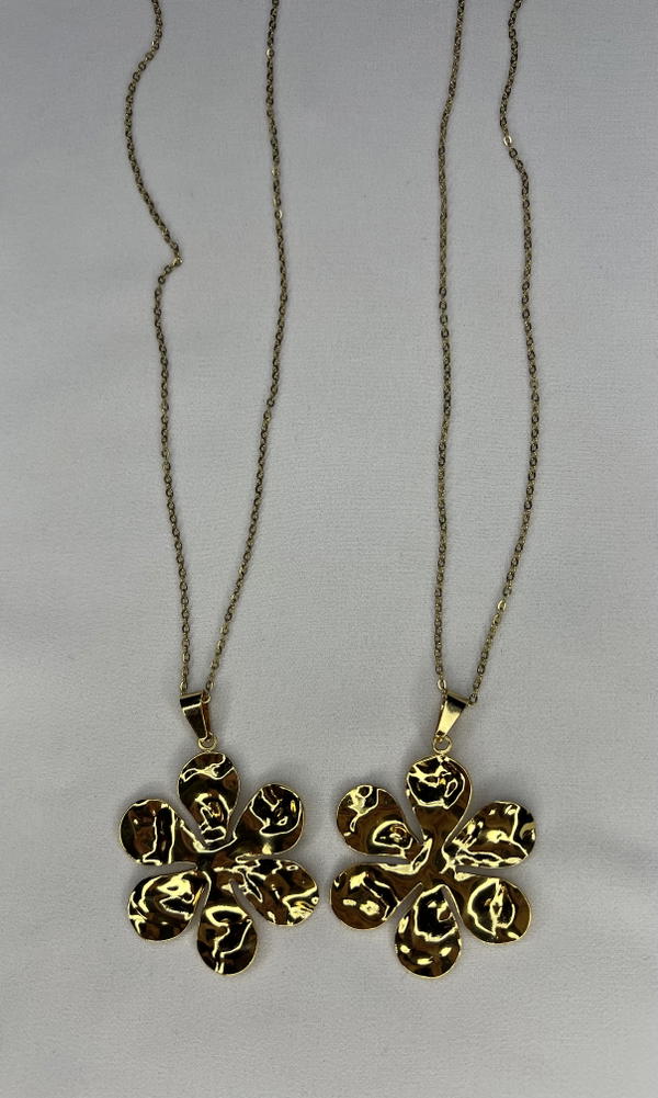 chunky flower necklace  Image 4 Preview