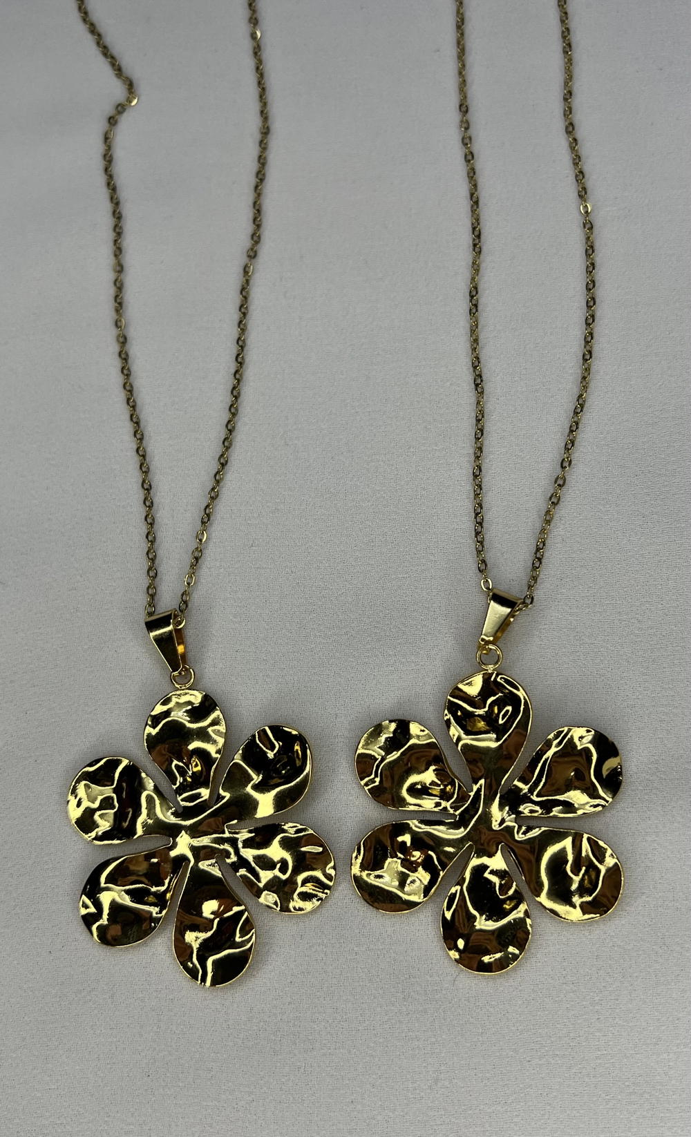 chunky flower necklace  Preview Image