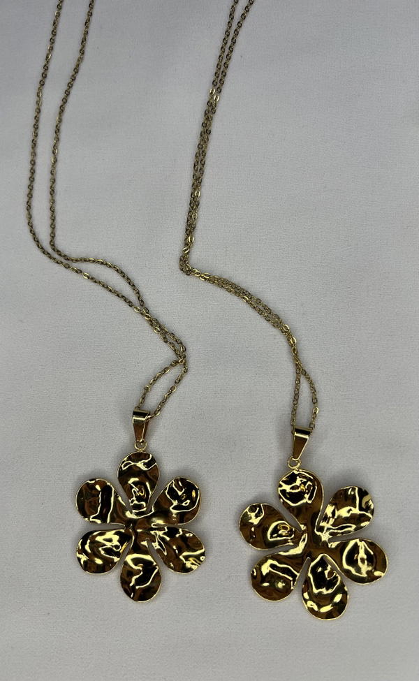 chunky flower necklace  Image 6 Preview