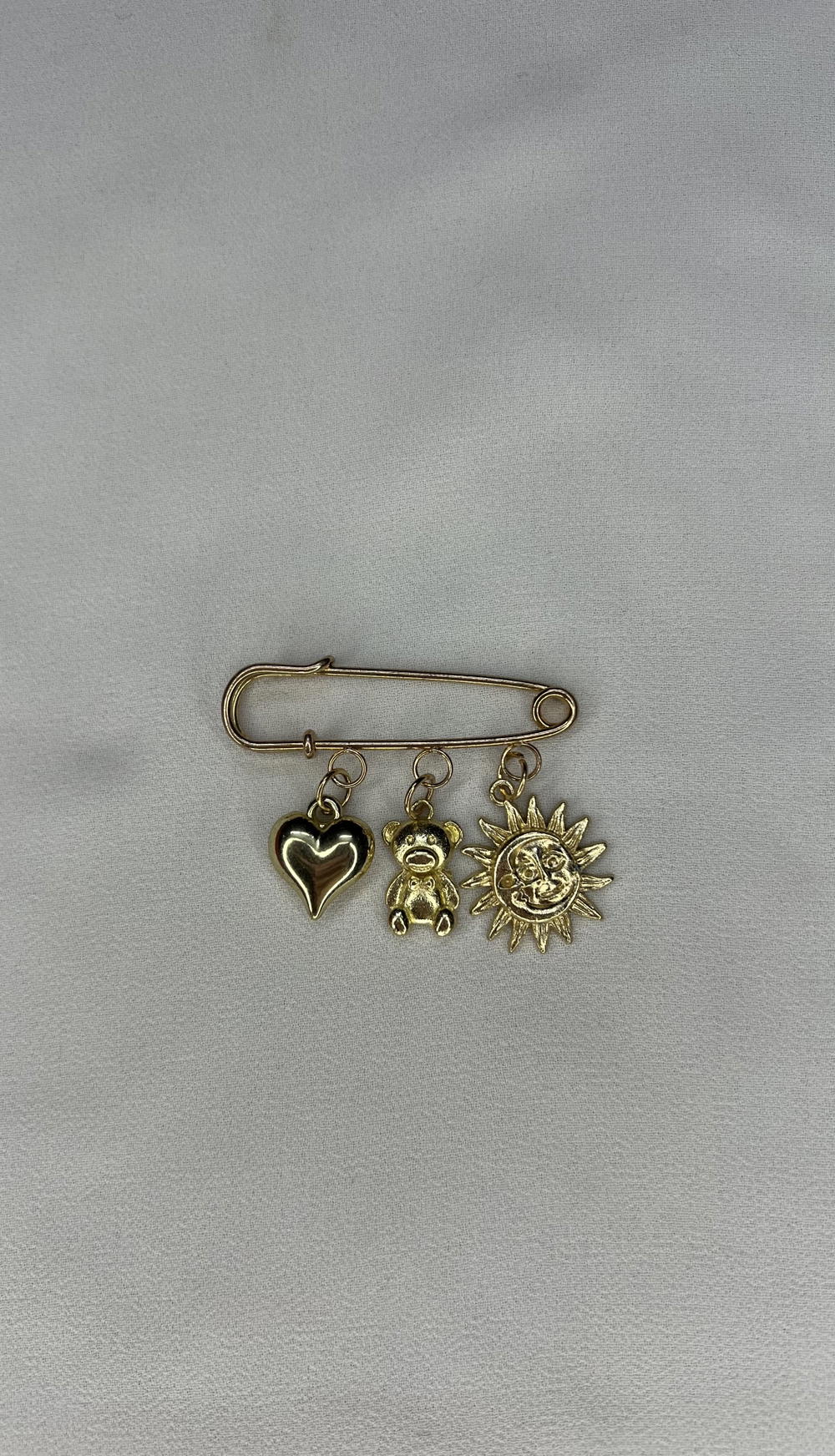 gold brooch  Preview Image