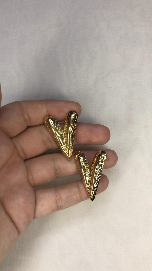 gold heart earrings  Preview Image