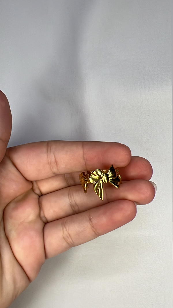 gold bow ring Image 4 Preview